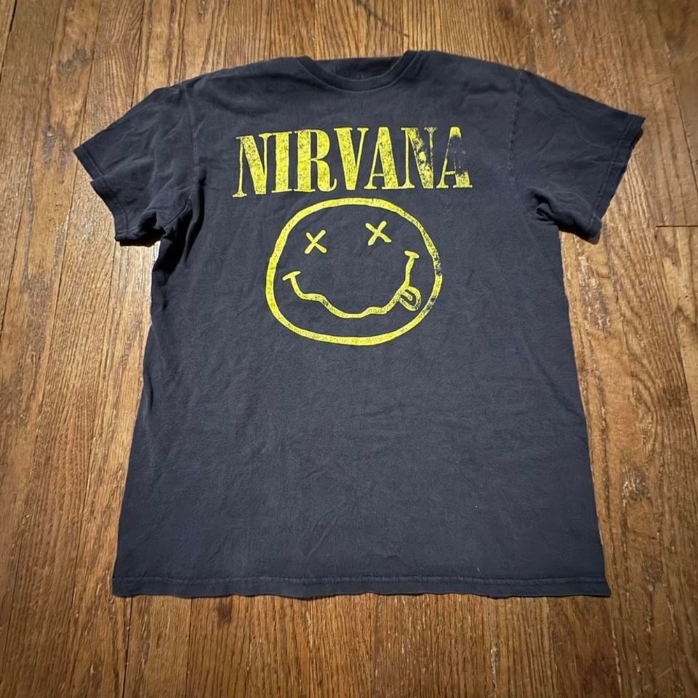 Nirvana Smiley Face Logo T-Shirt Men's Size M –‎ Classic Rock Band Tee